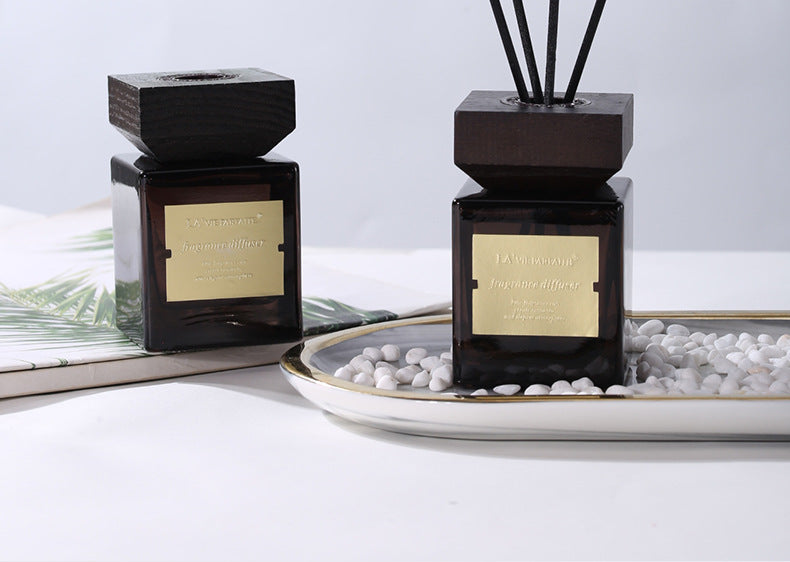 Luxury Reed Diffuser Set, amber glass fragrance bottles with wooden caps and long-lasting aromatherapy sticks